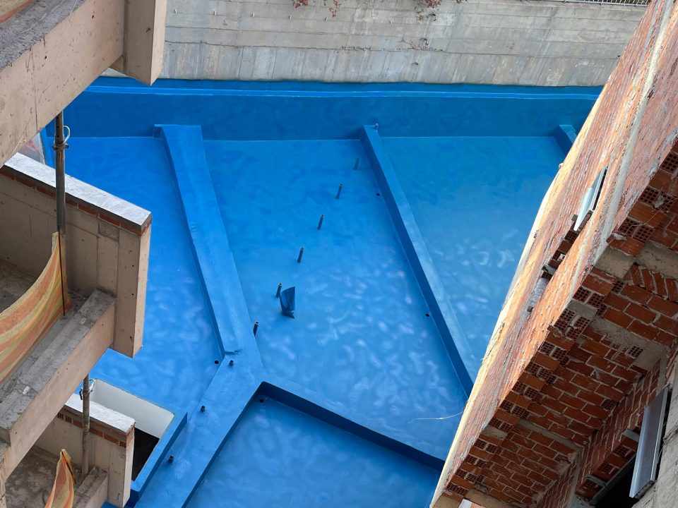 στη Florida Mall, διατηρώντας πάντα τα υψηλότερα standards στο θέμα της ποιότητας, έχουμε επιλέξει και χρησιμοποιούμε το κορυφαίο σύστημα υγρομόνωσης Blueshield PmB που προσφέρει απαράμιλλη στεγανοποίηση και υψηλή αντοχή