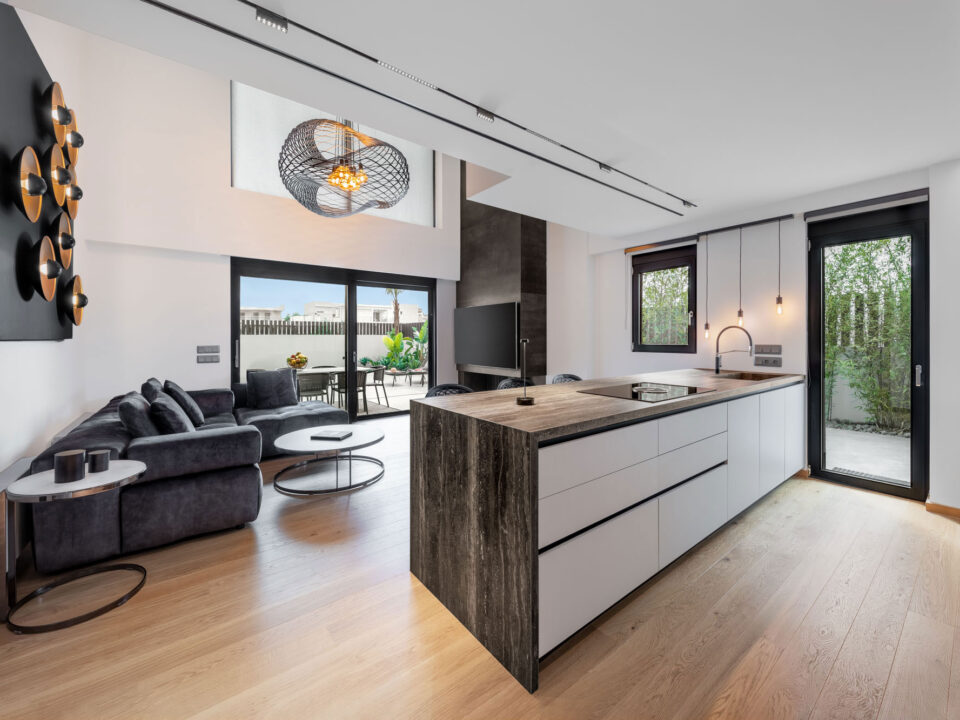 Aπό τα υλικά των δαπέδων του νέου σας σπιτιού, έως τα υλικά και την διαμόρφωση της κουζίνας, κάθε κατασκευαστική μας επιλογή είναι προσεκτικά μελετημένη για την επίτευξη ενός κορυφαίου αποτελέσματος.